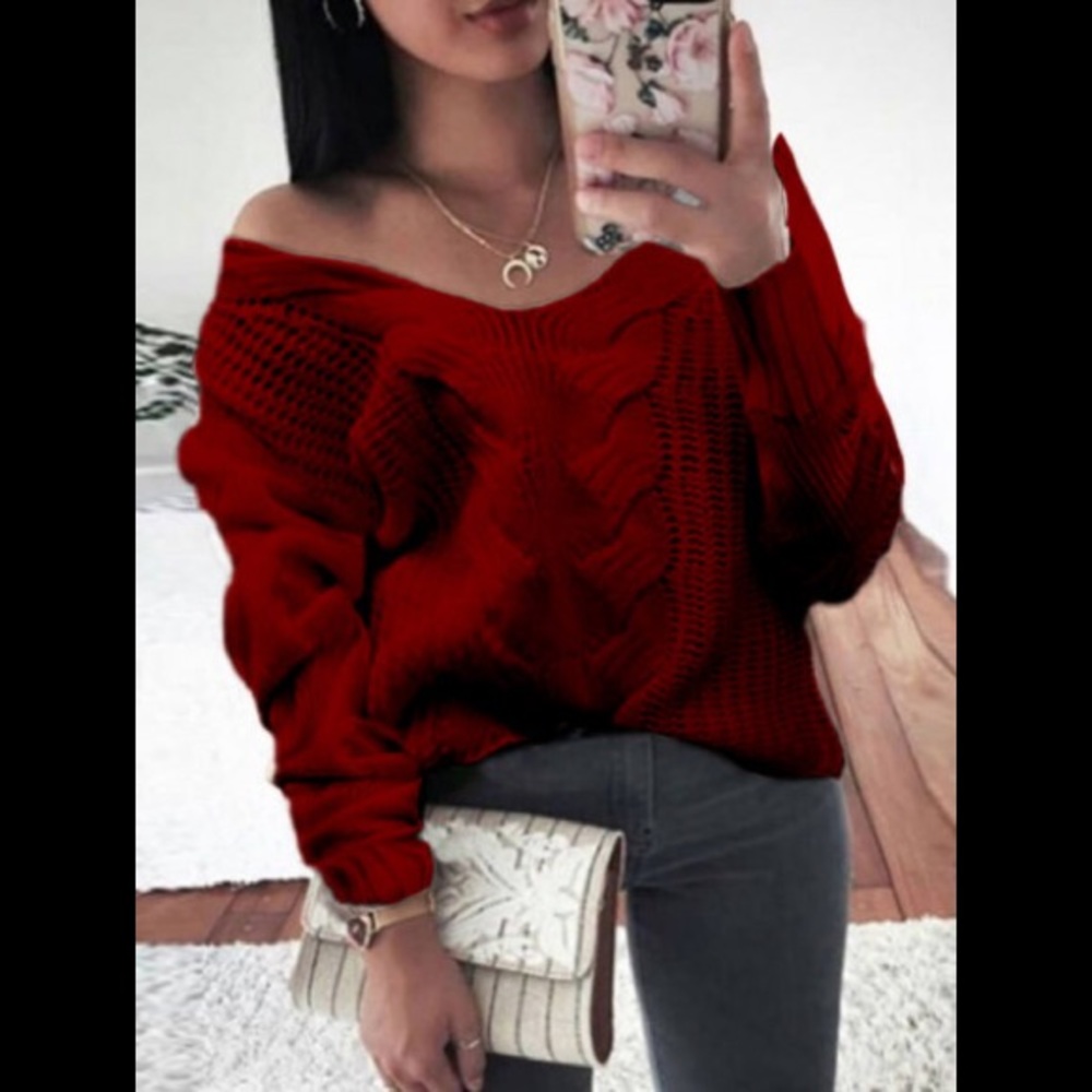 Gorgeous Knitted V-Neck W/ A Braided Design Maroon Sweater